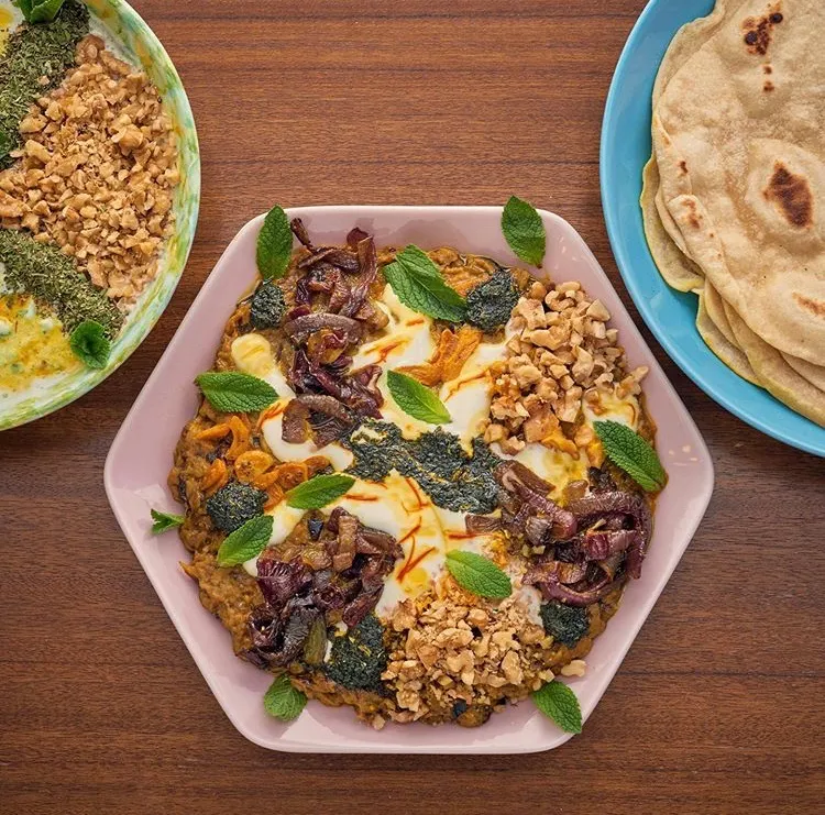 Two bowls of food on a wooden table at a London Cookery Class taught by Migrateful.